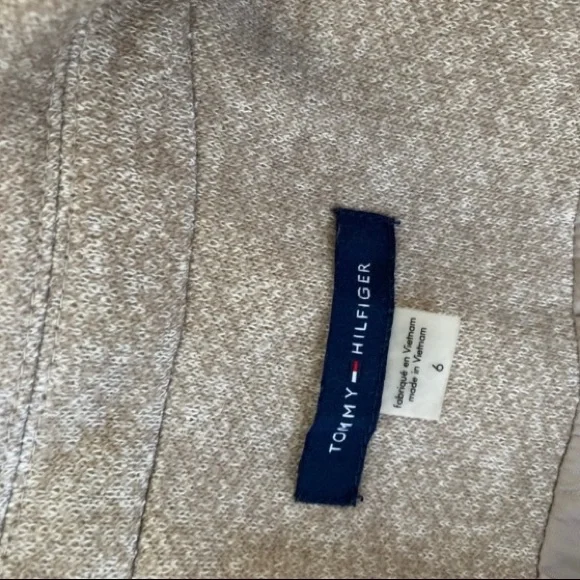 Tommy Hilfiger coat , perfect for any outfit . - Picture 2 of 2